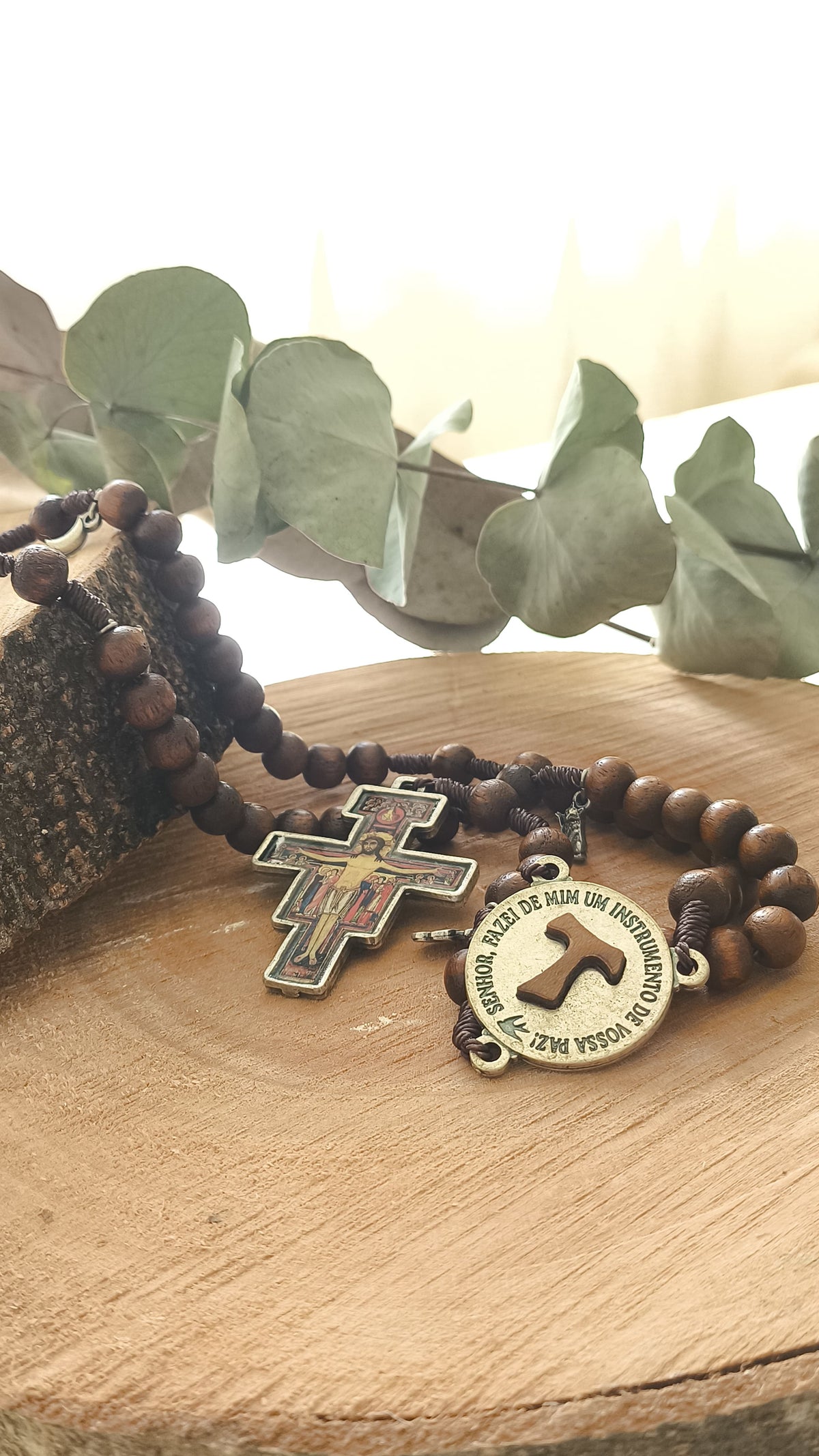Terço Vida de São Francisco de Assis com Saquinho de Tecido Marrom