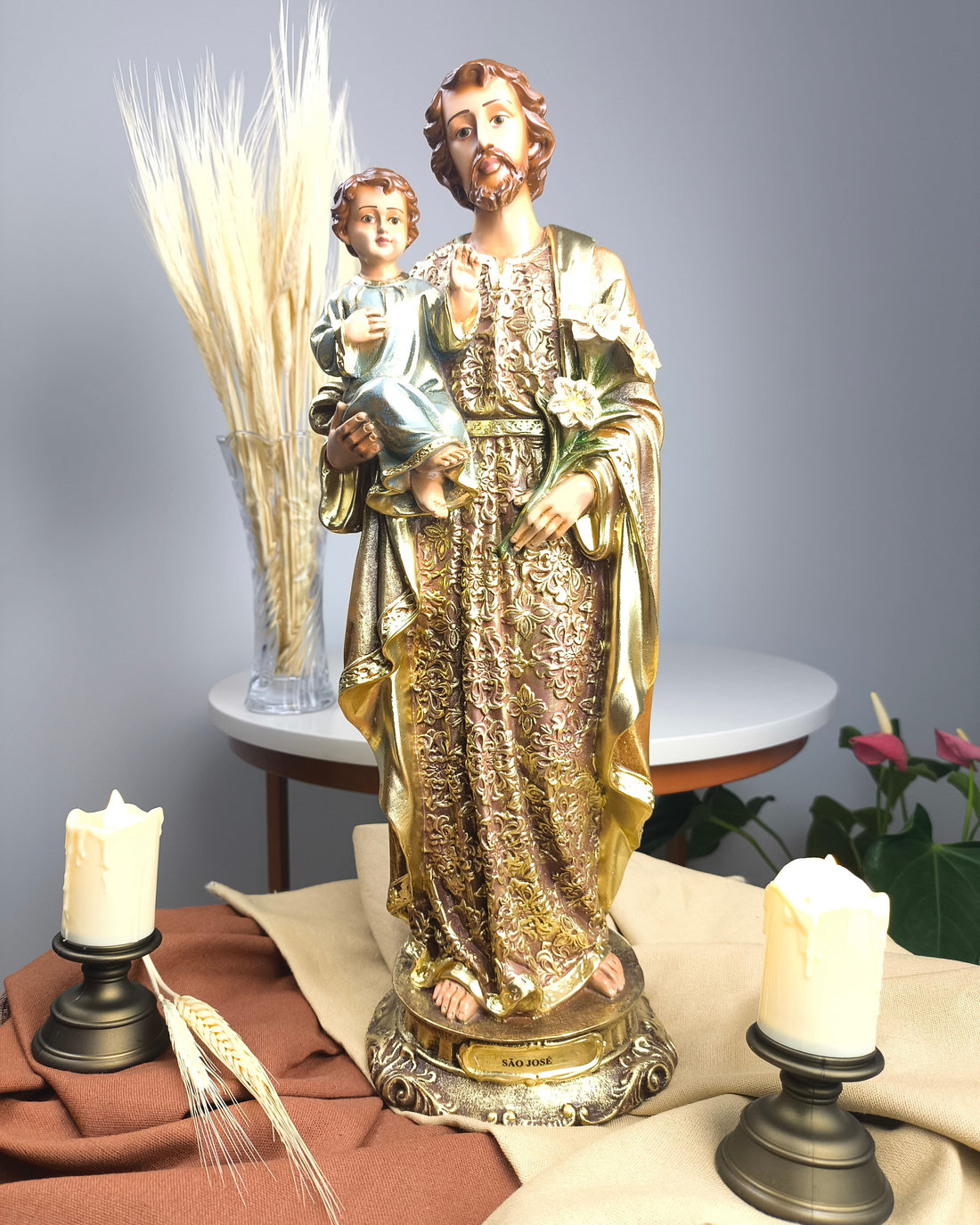 São José 39cm detalhes em dourado