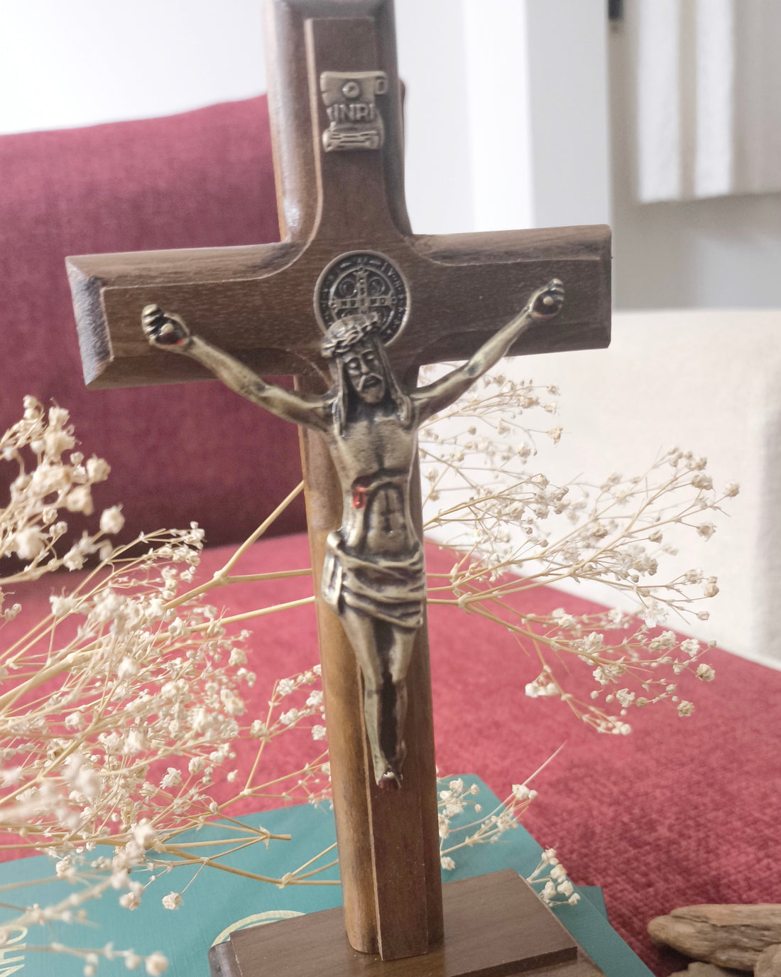 Crucifixo de Madeira para Mesa e Parede 17cm - O.V.