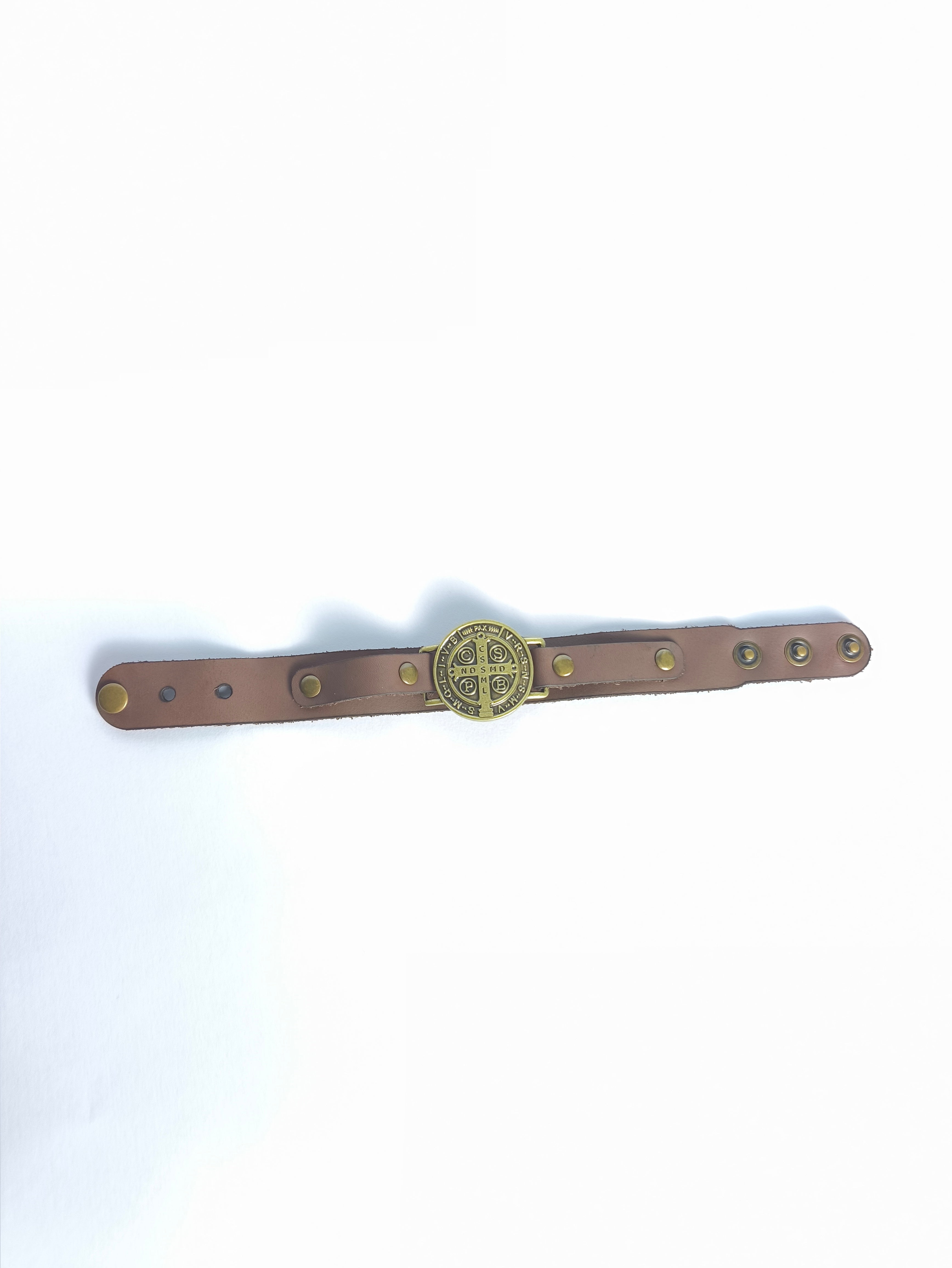 Pulseira em Couro Marrom de São Bento - Ouro Velho