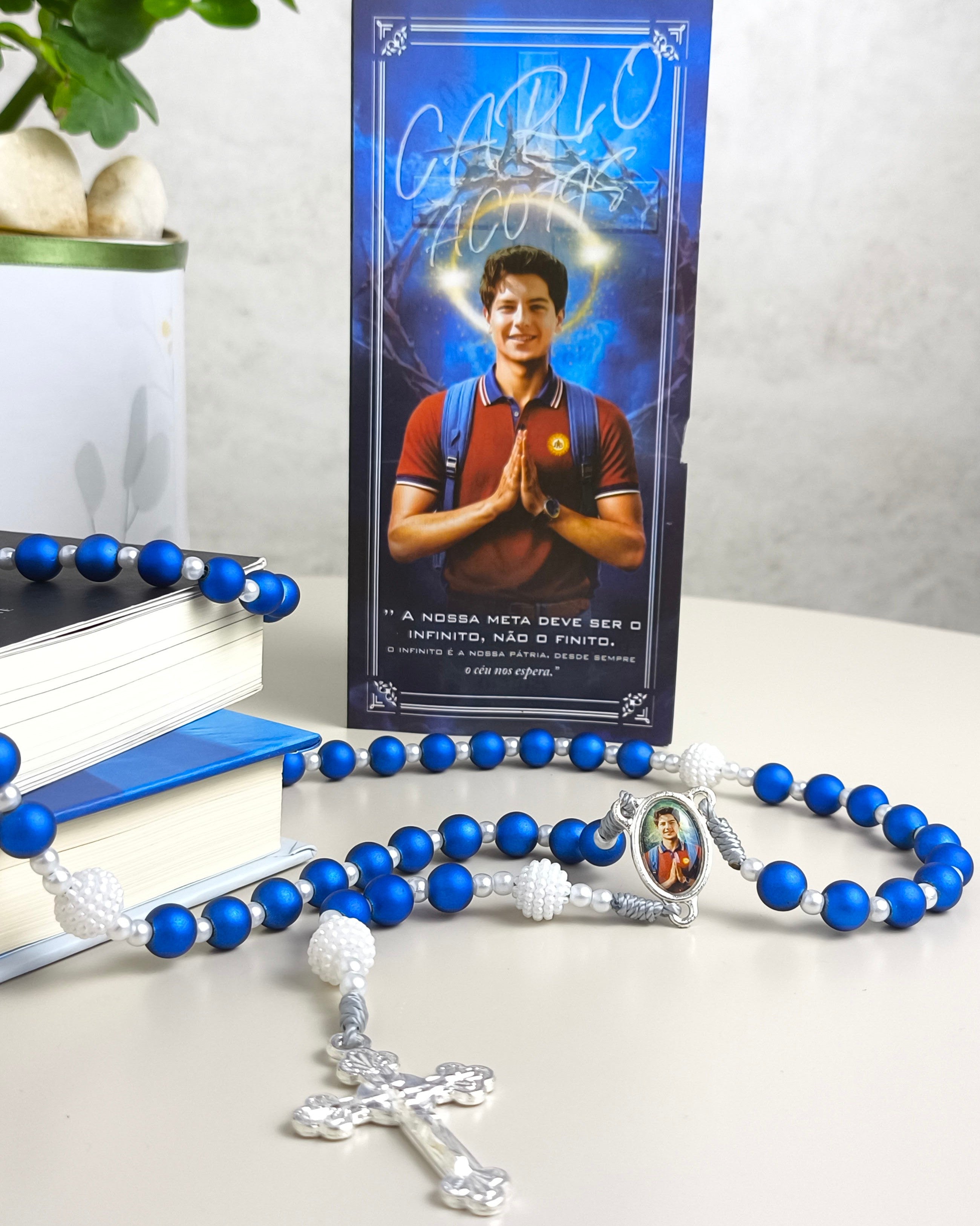 Terço Carlo Acutis azul com Folheto