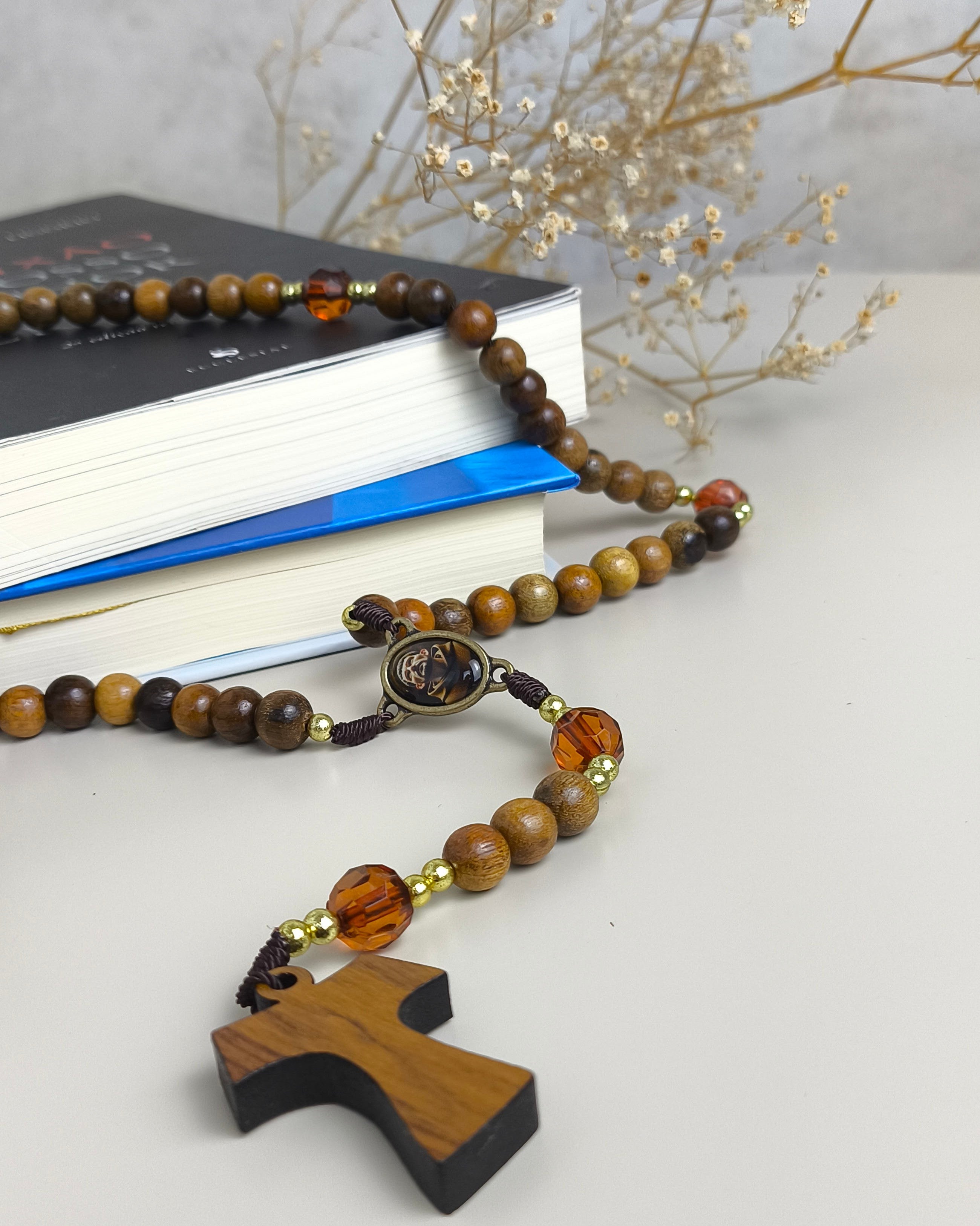 Terço com Tau de São Francisco de Assis com Folheto