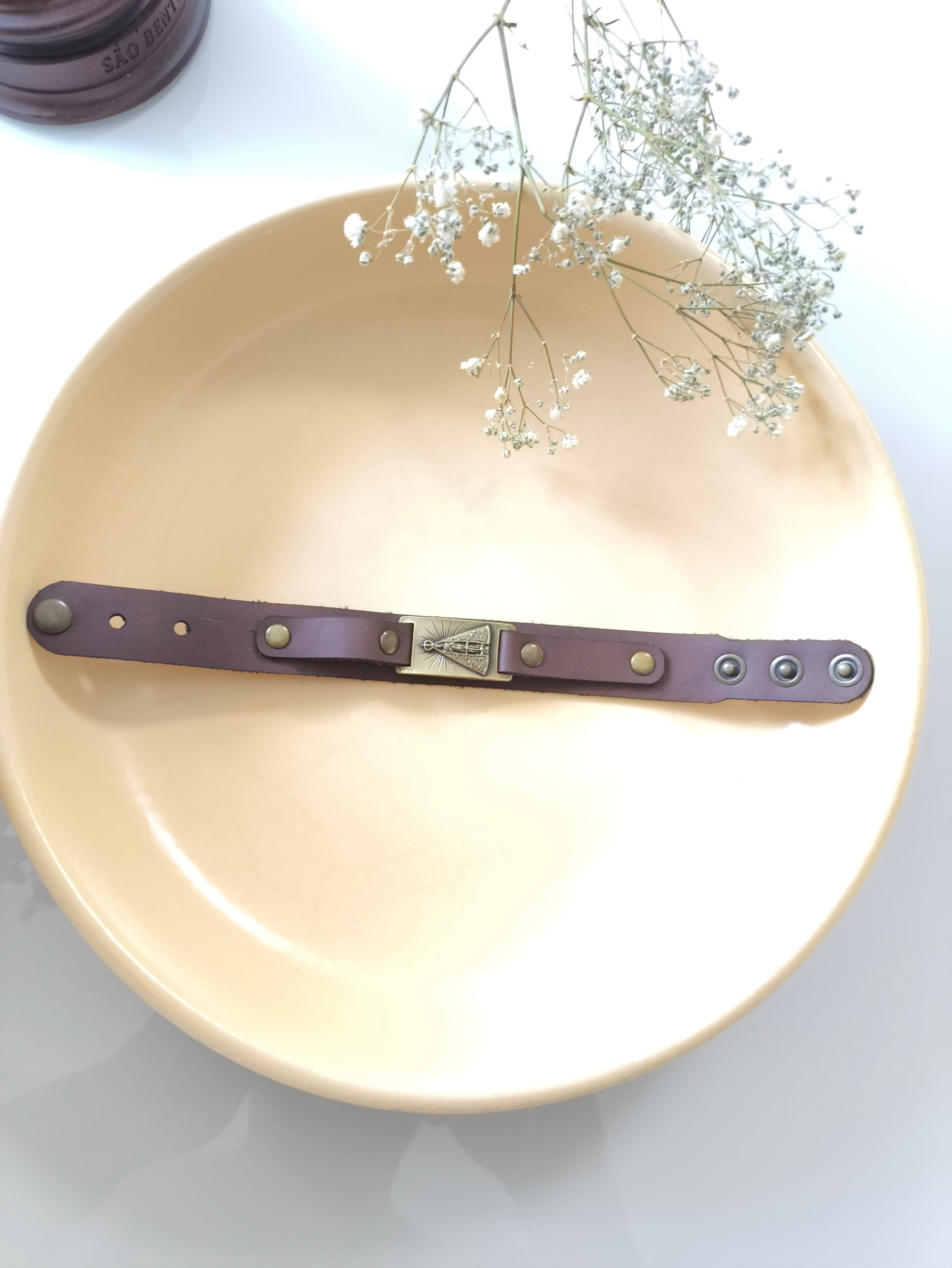 Pulseira em Couro Marrom de Nossa Senhora Aparecida - Ouro Velho