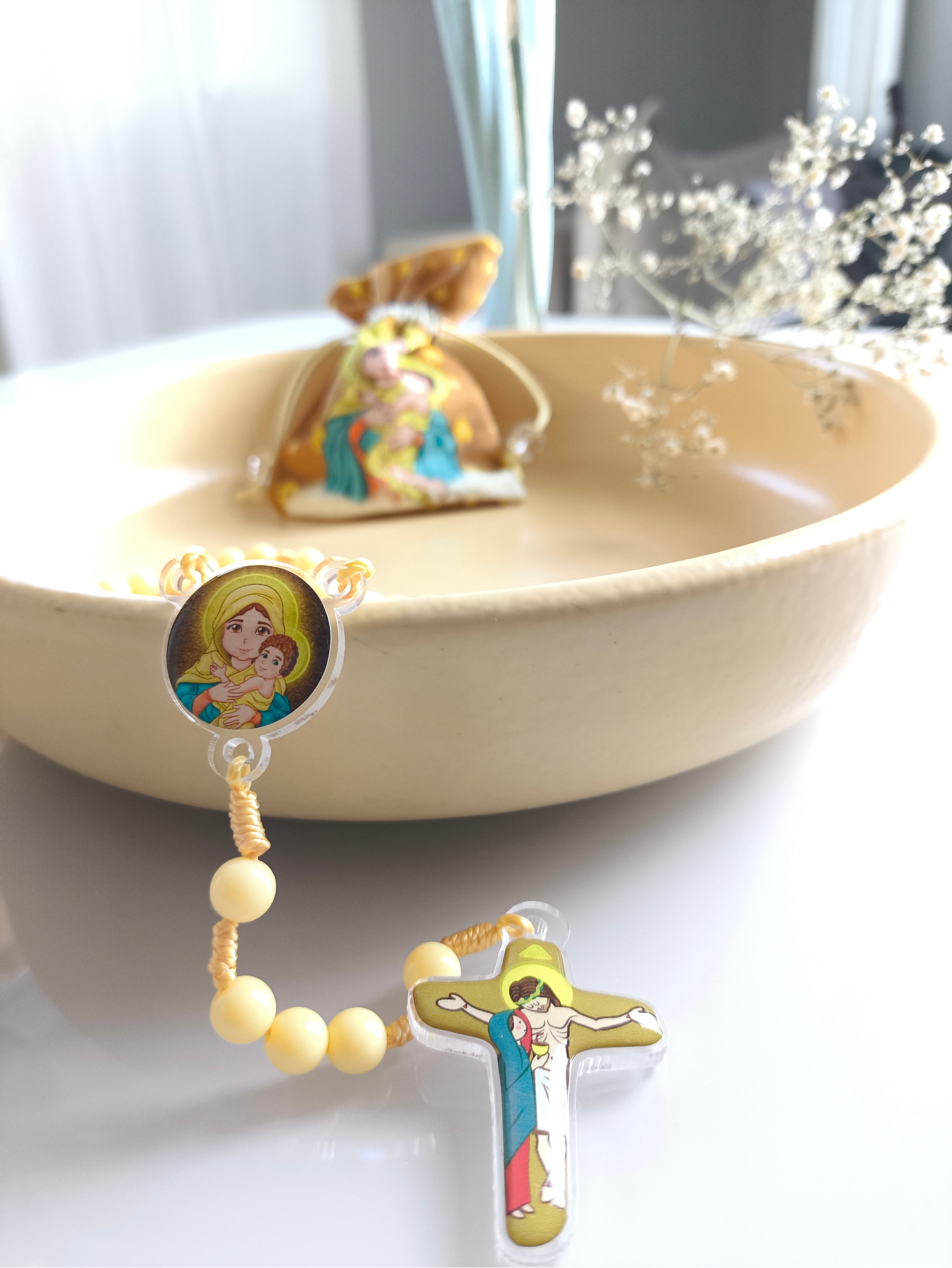 Terço Infantil Amarelo da Mãe Rainha - acompanha saquinho de tecido