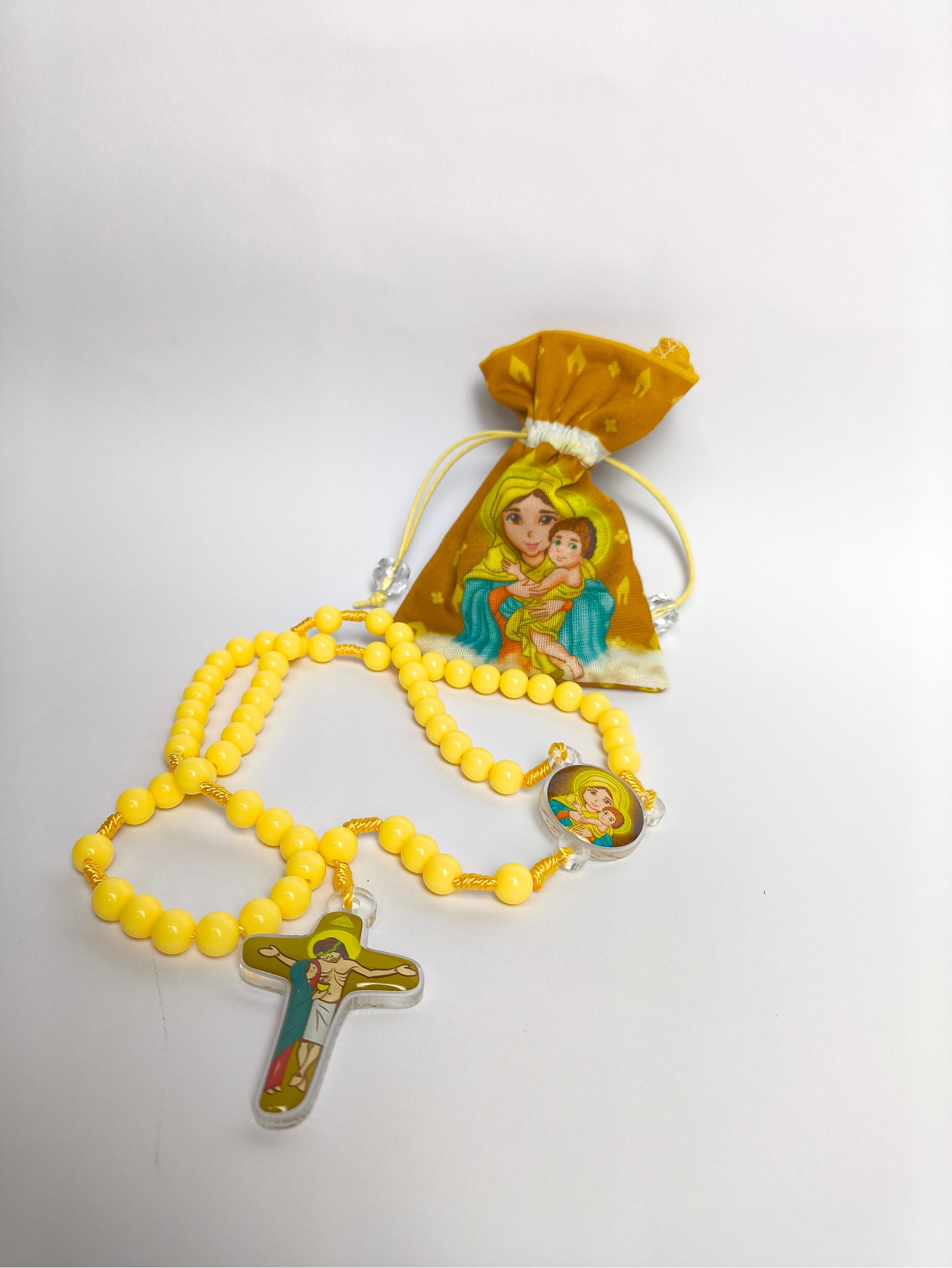 Terço Infantil Amarelo da Mãe Rainha - acompanha saquinho de tecido