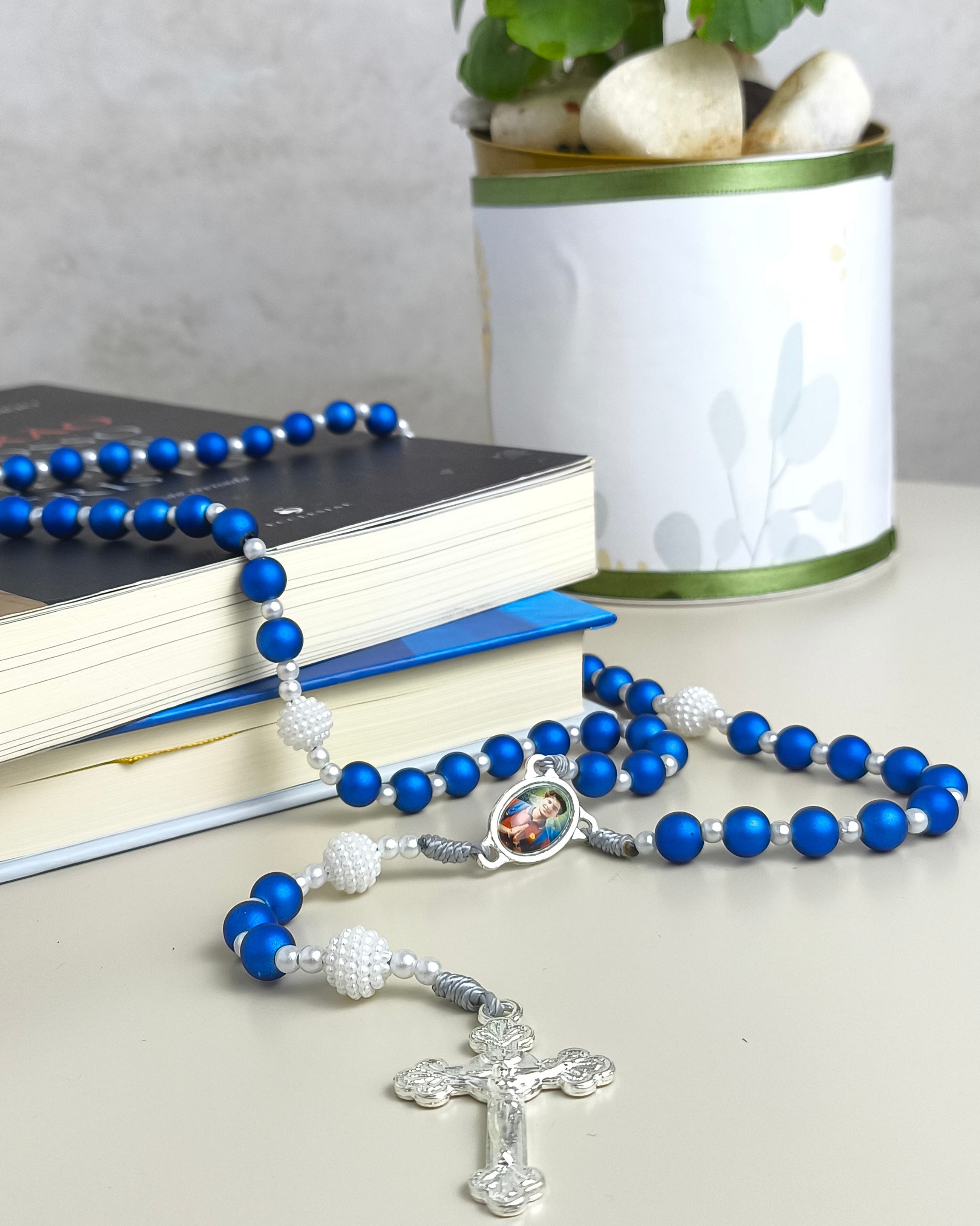 Terço Carlo Acutis azul com Folheto
