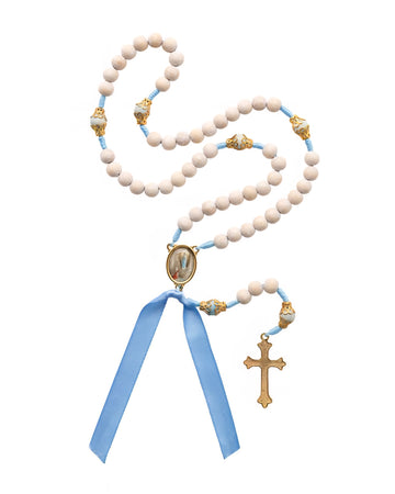 Terço de Nossa Senhora de Lourdes em dourado com fita azul