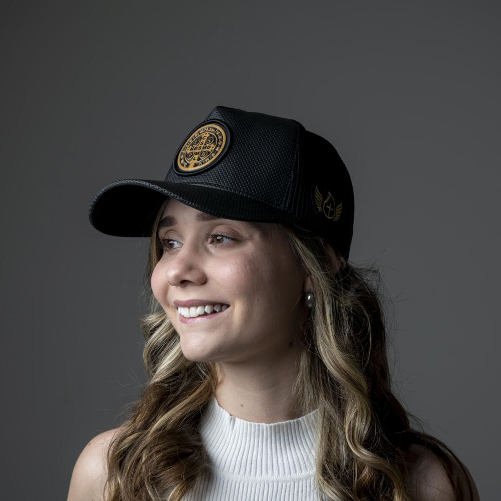 Boné Medalha de São Bento em Preto e Dourado