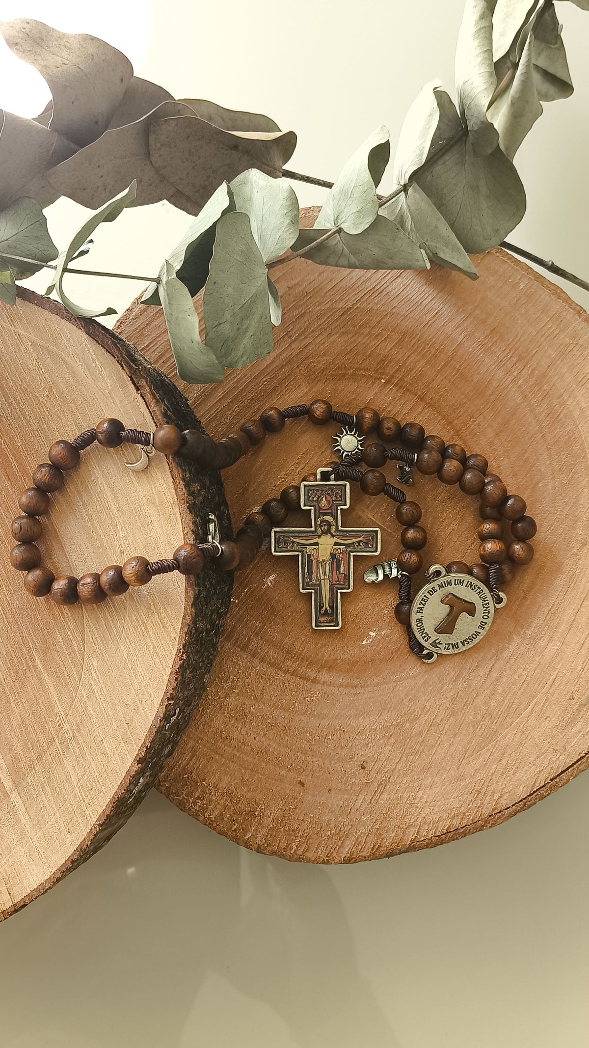 Terço Vida de São Francisco de Assis com Saquinho de Tecido Marrom