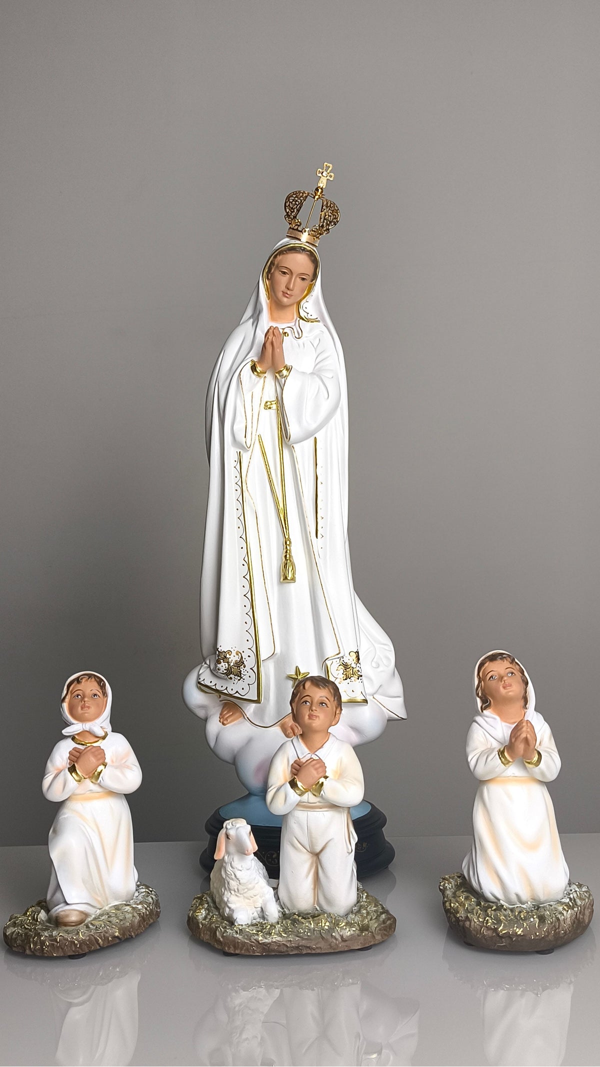 Kit Nossa Senhora de Fátima (35cm) com os 3 Pastorinhos (brancos)