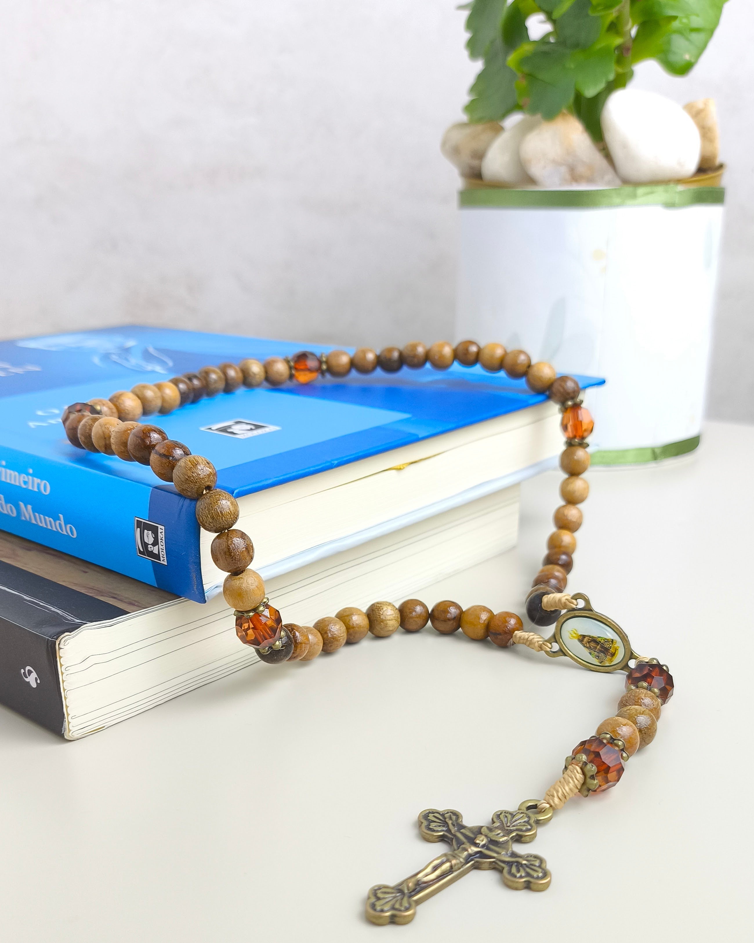 Terço de Nossa Senhora Aparecida em imbuia com Folheto