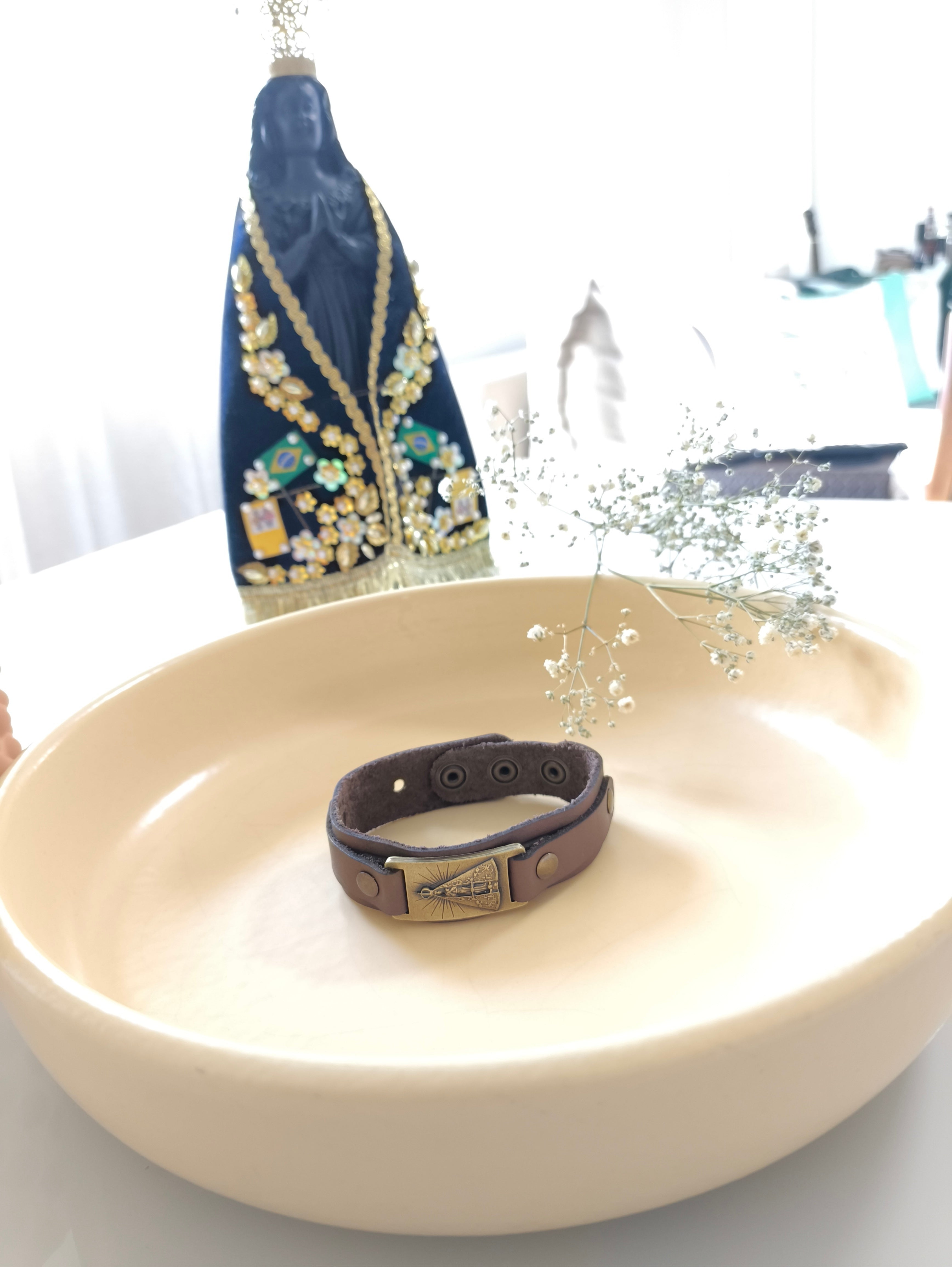 Pulseira em Couro Marrom de Nossa Senhora Aparecida - Ouro Velho