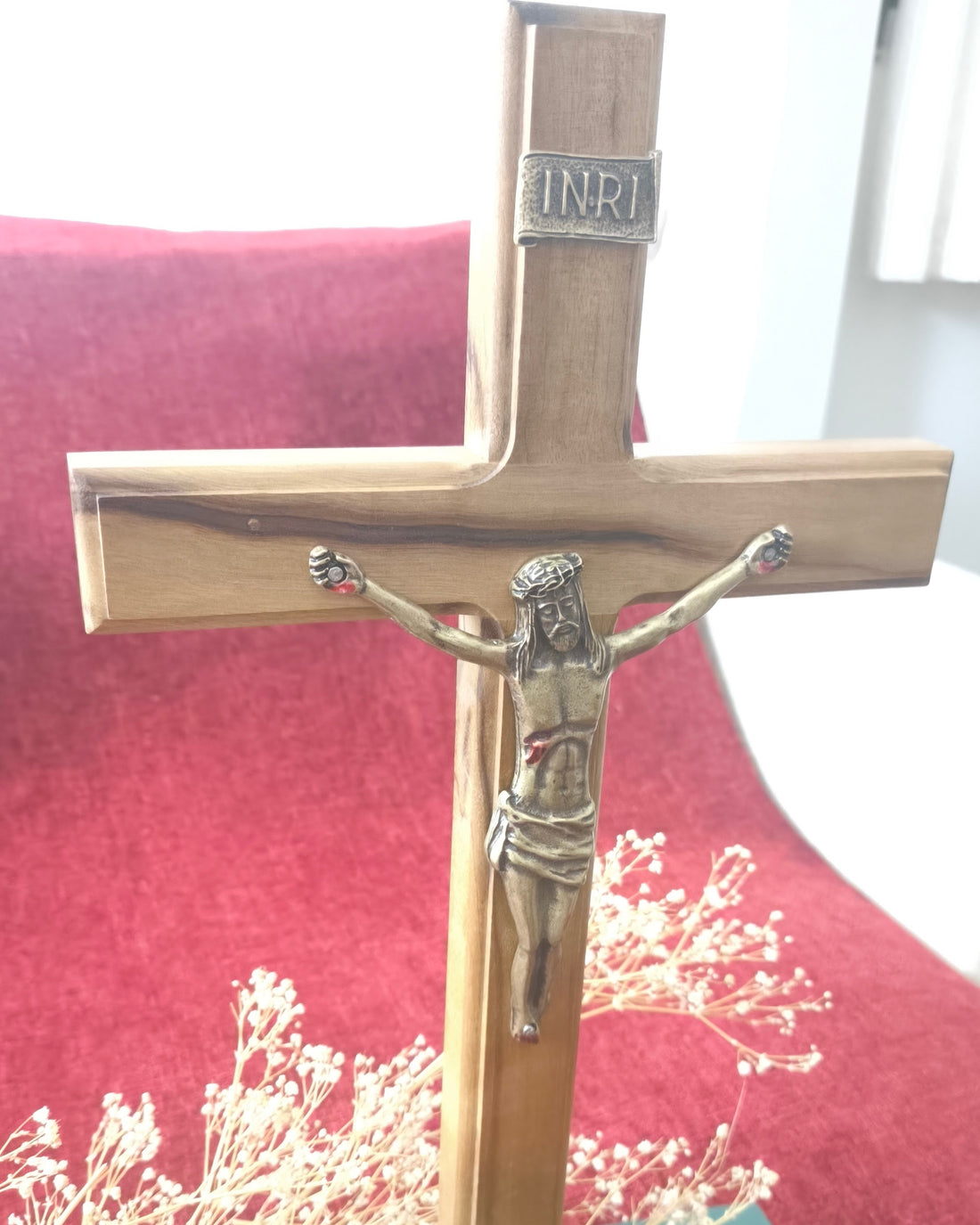 Crucifixo de Madeira para Mesa e Parede 35cm com Medalha de São Bento - O.V.