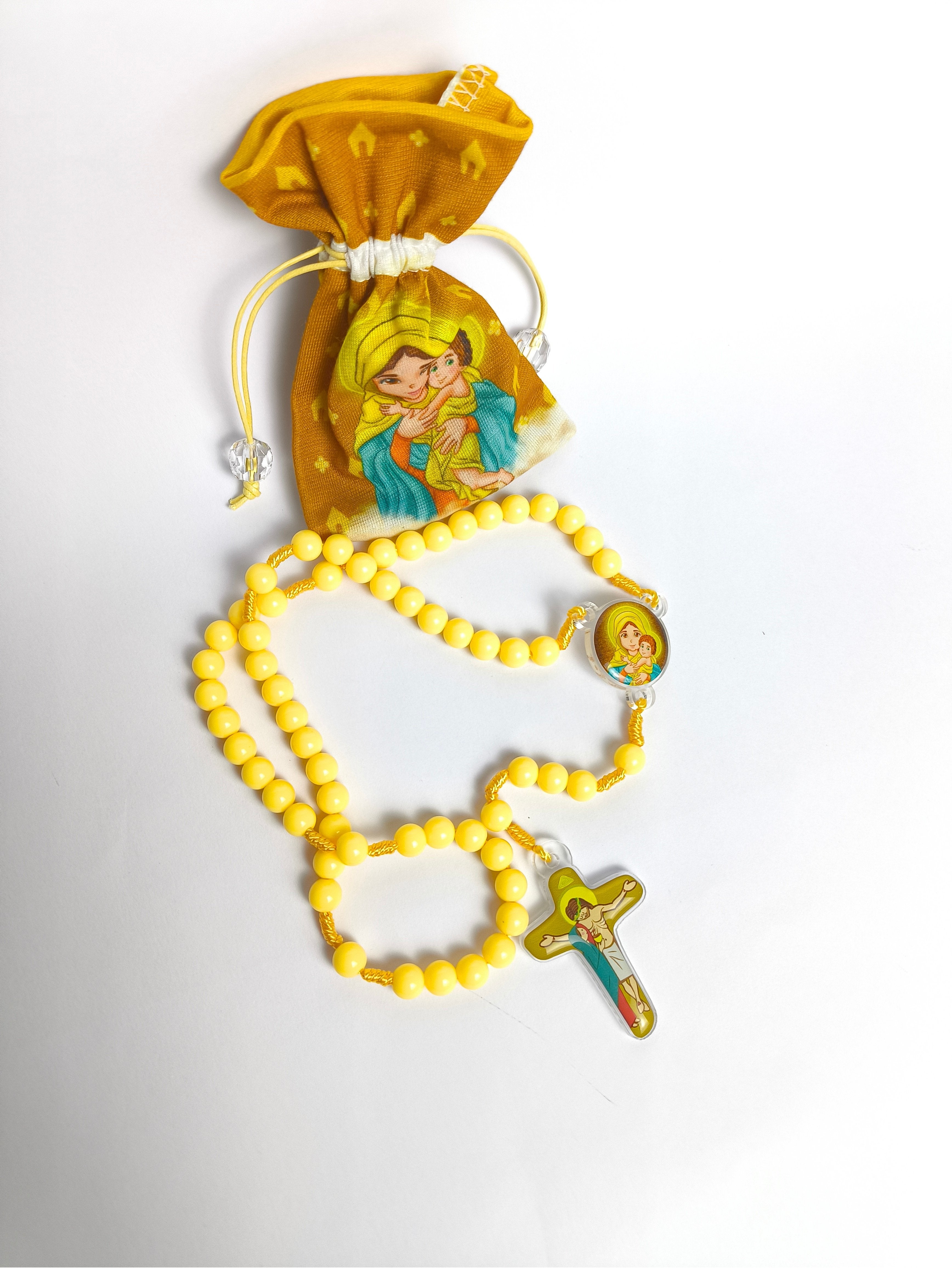 Terço Infantil Amarelo da Mãe Rainha - acompanha saquinho de tecido
