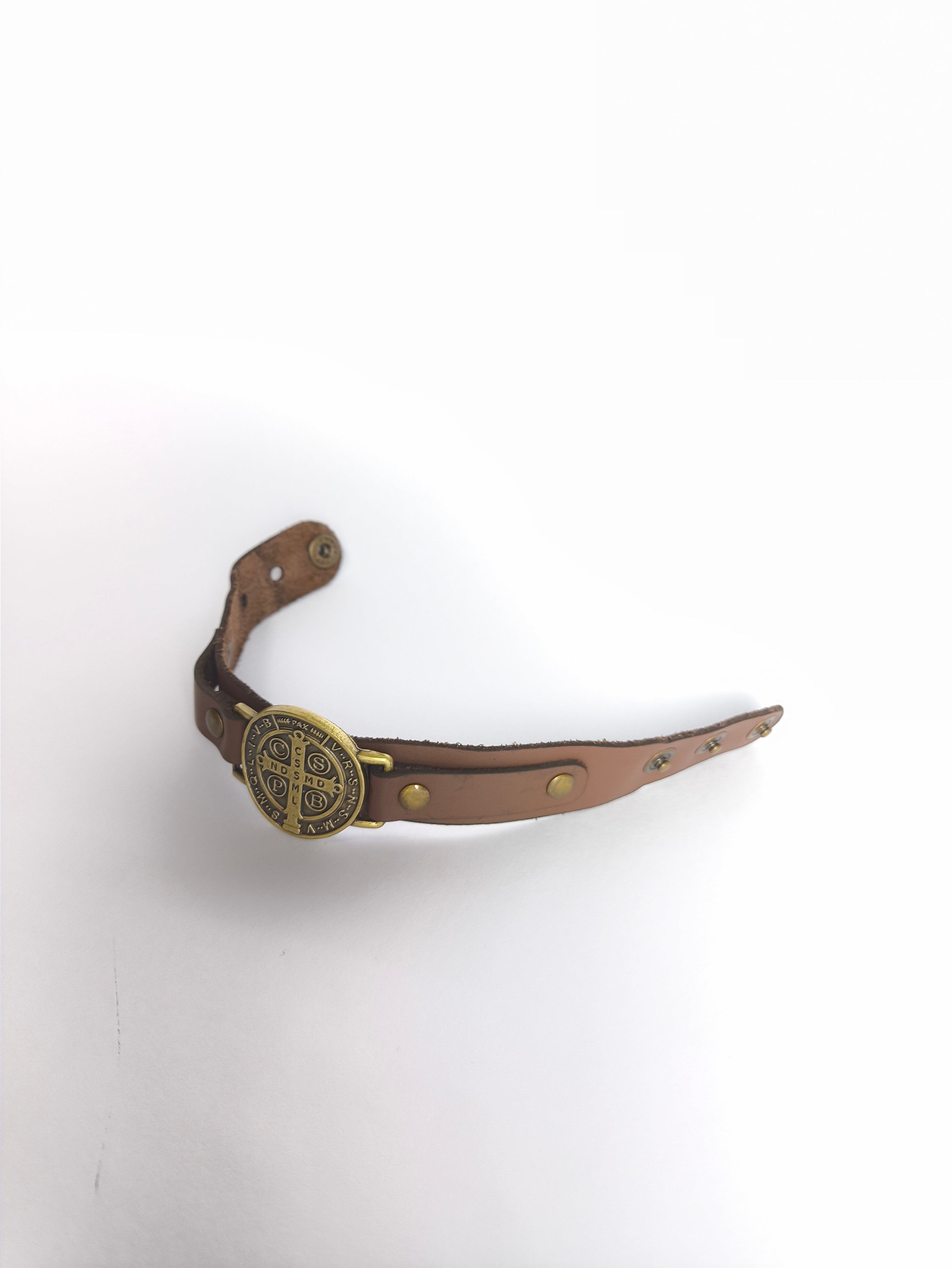 Pulseira em Couro Marrom de São Bento - Ouro Velho