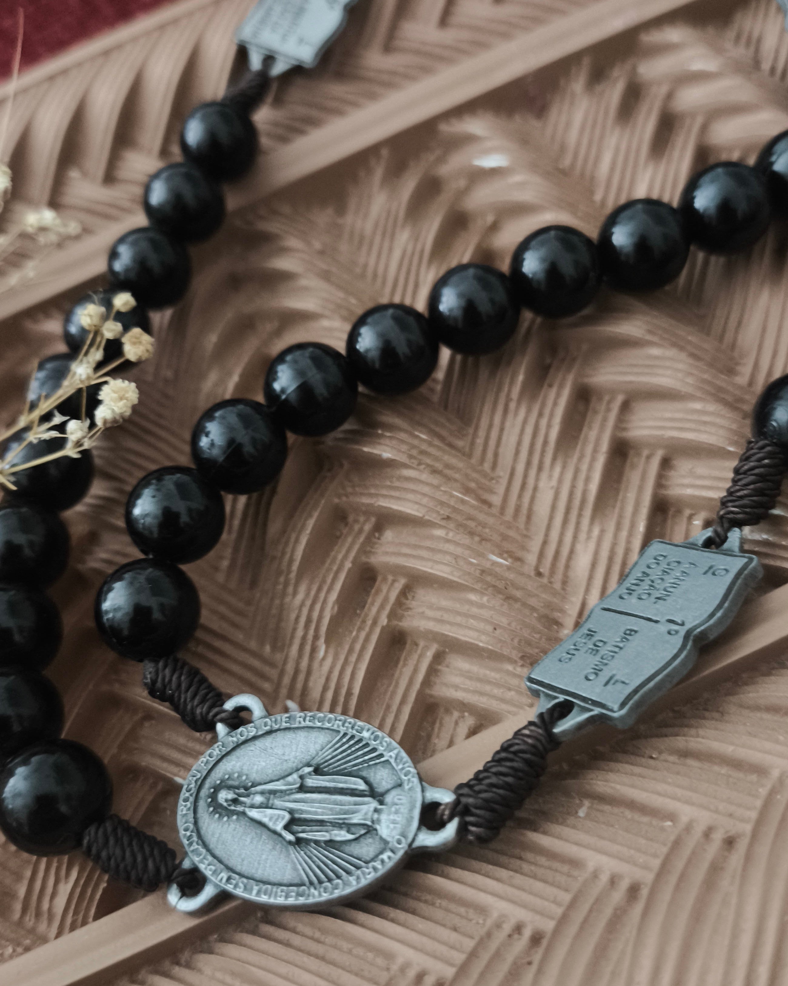 Terço Contemplação dos Mistérios preto Nossa Senhora das Graças
