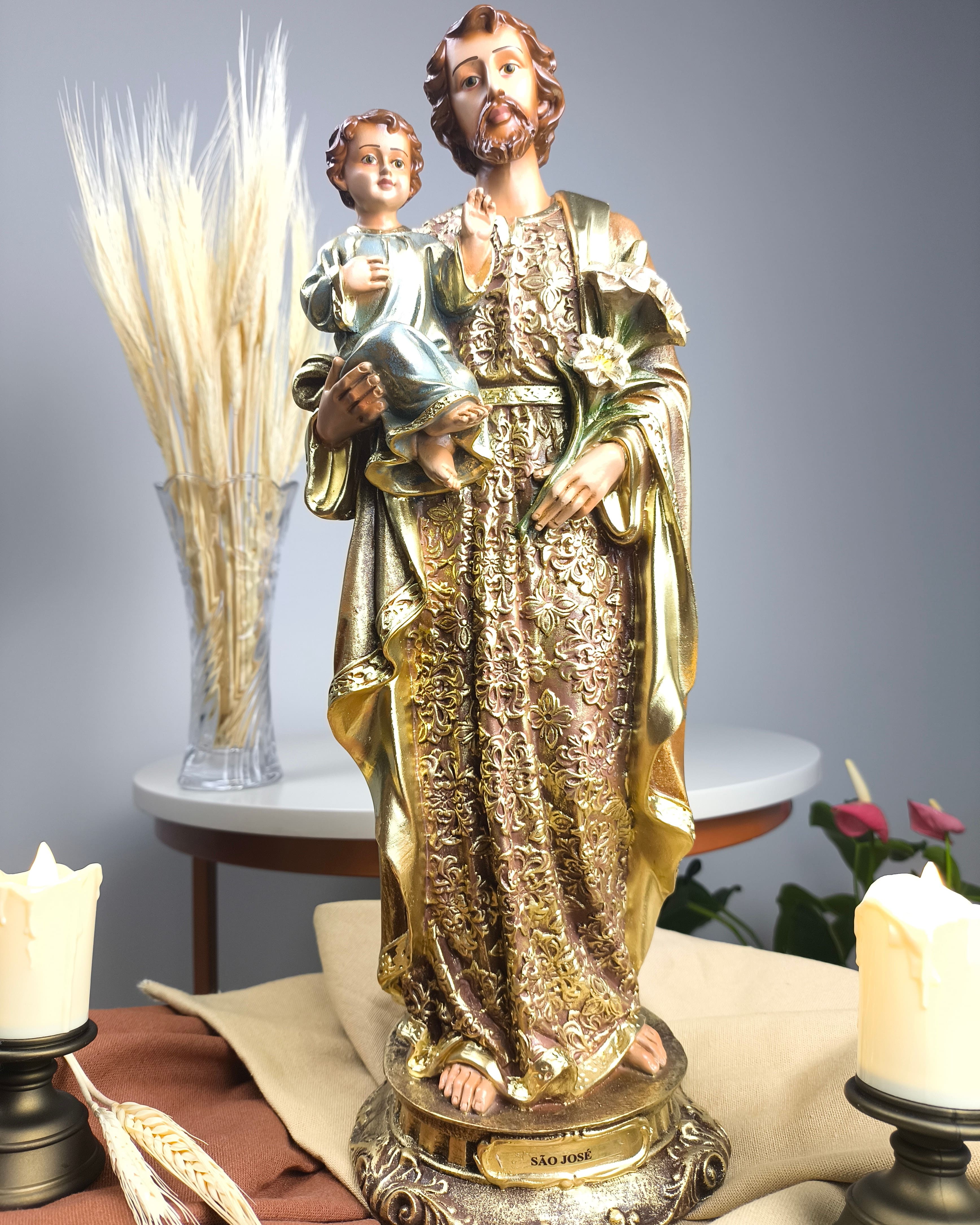 São José 39cm detalhes em dourado
