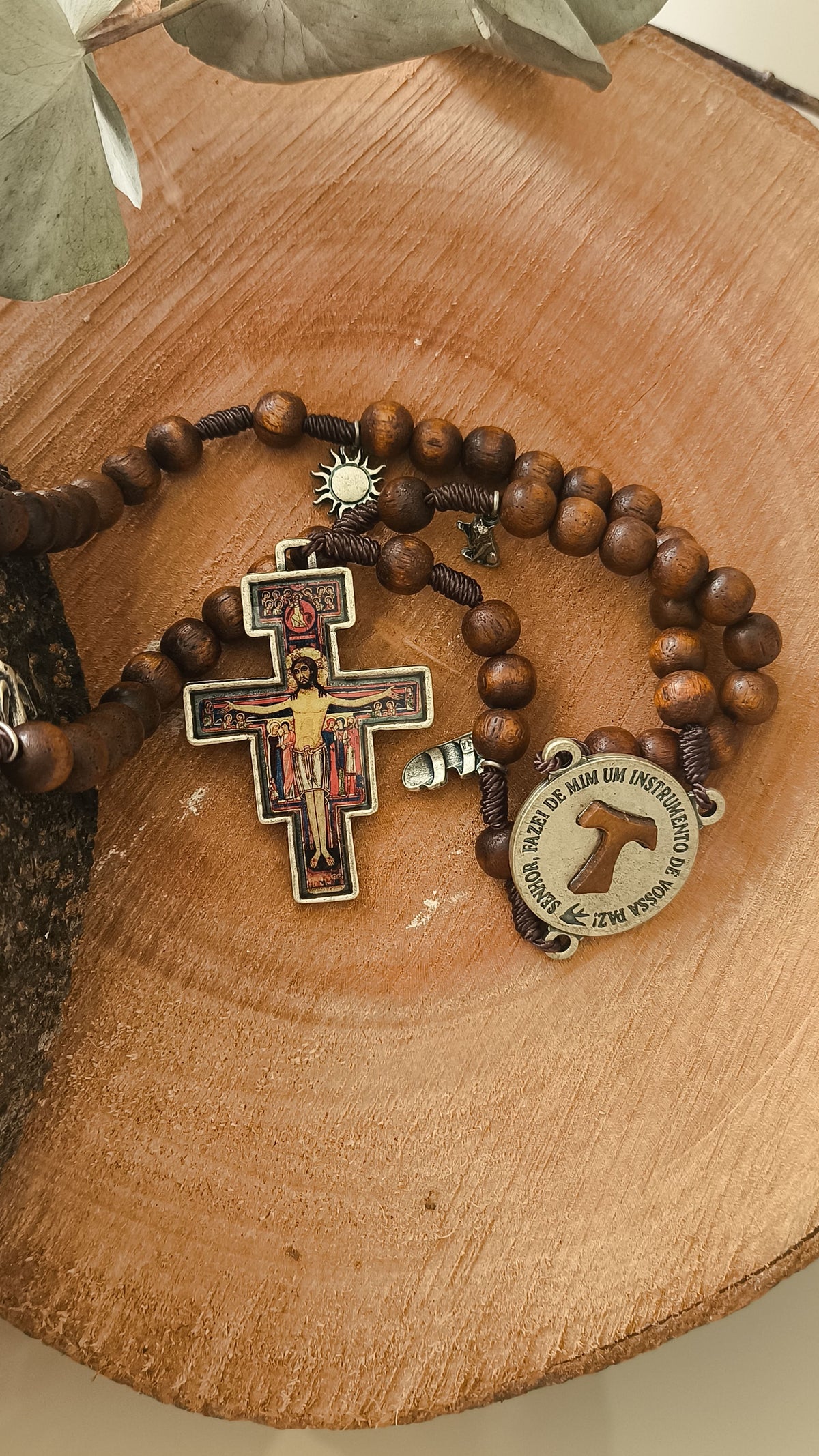 Terço Vida de São Francisco de Assis com Saquinho de Tecido Marrom