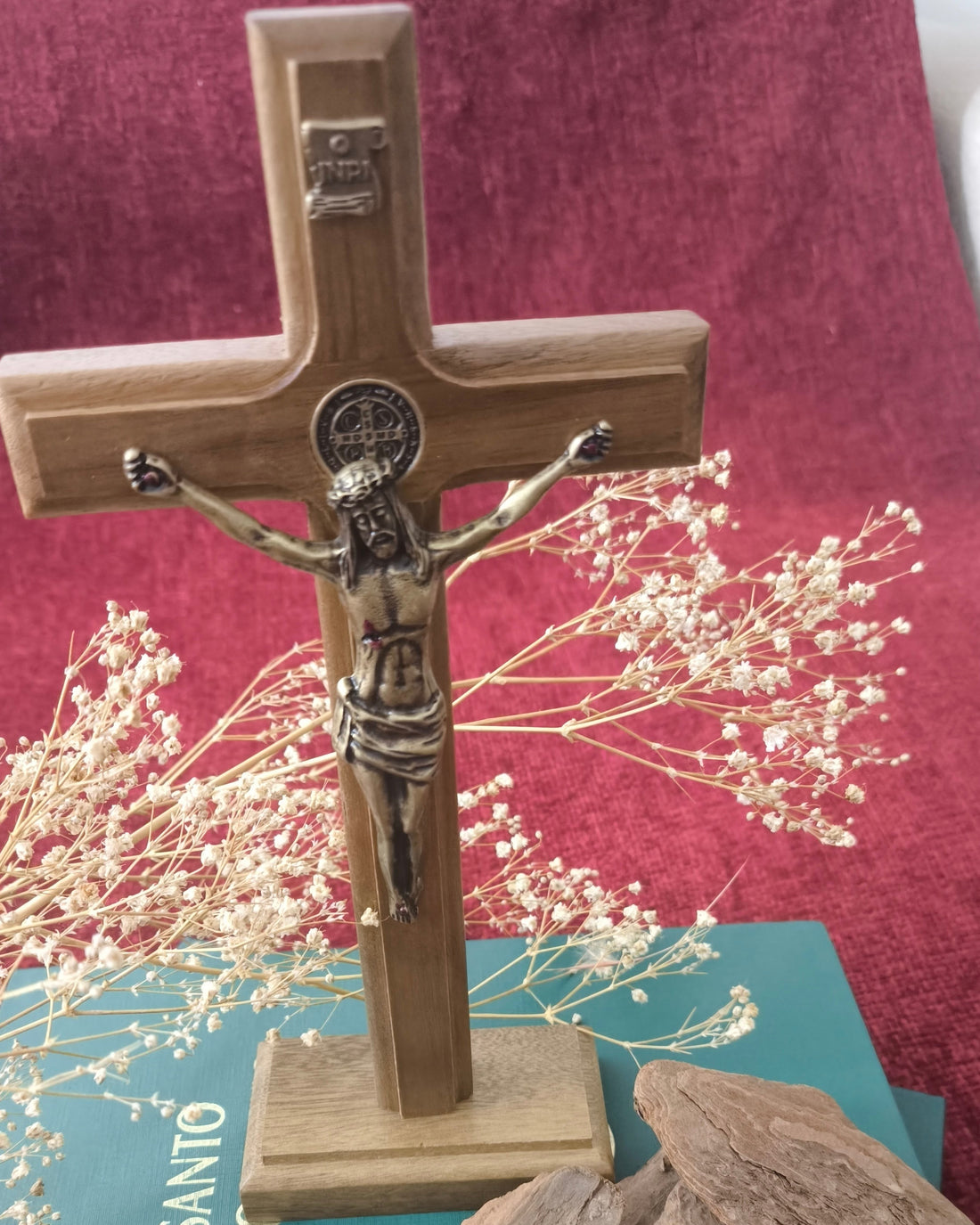 Crucifixo de Madeira para Mesa e Parede 19cm - O.V.