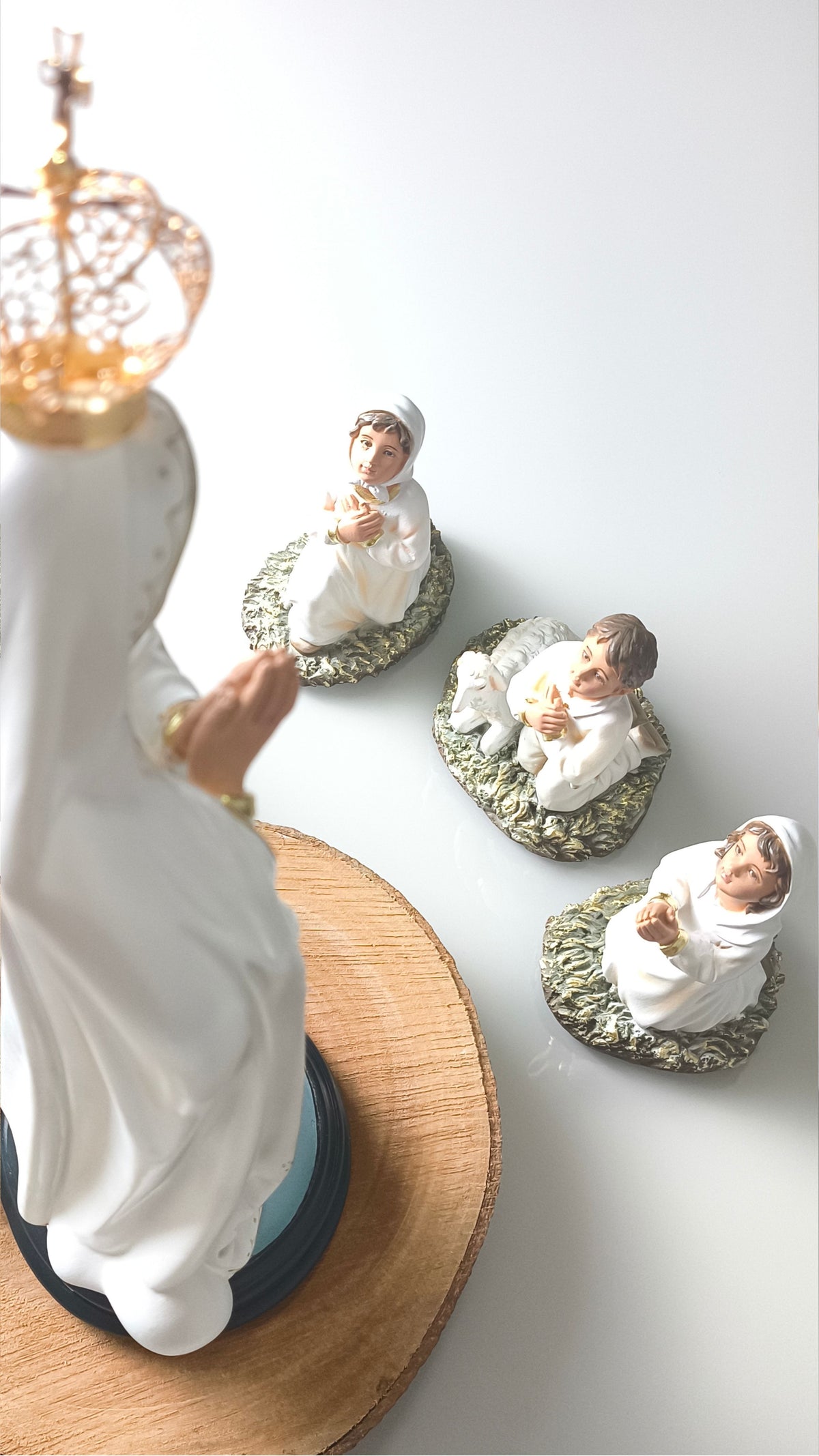Kit Nossa Senhora de Fátima (35cm) com os 3 Pastorinhos (brancos)