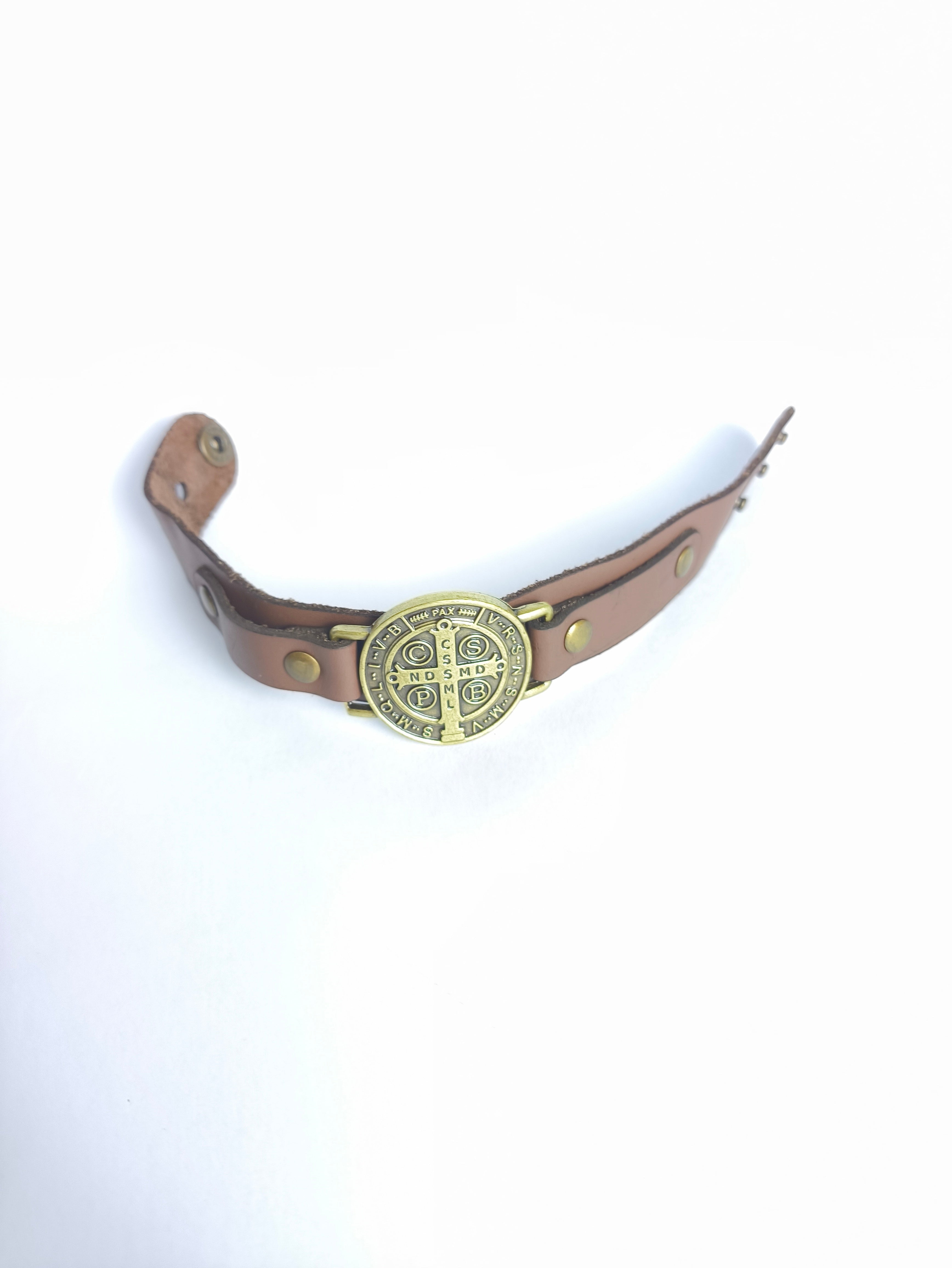 Pulseira em Couro Marrom de São Bento - Ouro Velho