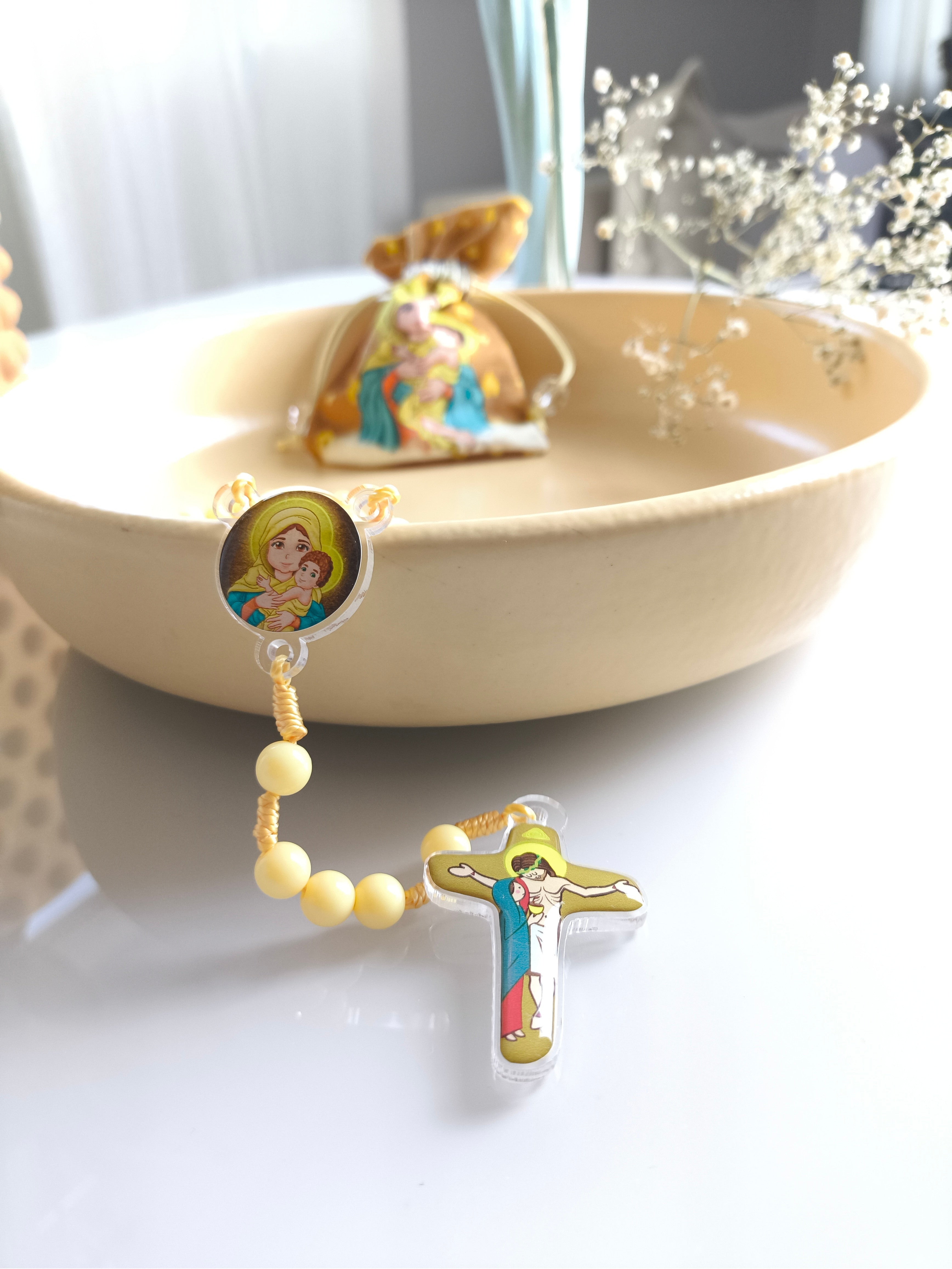 Terço Infantil Amarelo da Mãe Rainha - acompanha saquinho de tecido