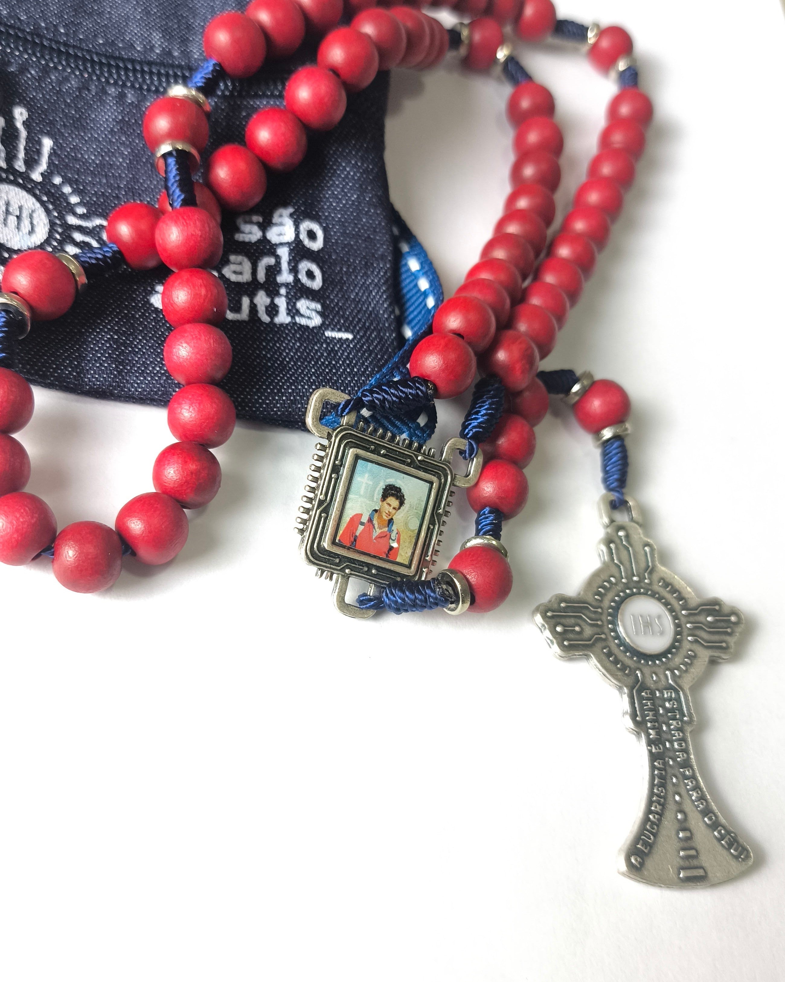 Terço São Carlo Acutis com Mochila em madeira 8mm Vermelho