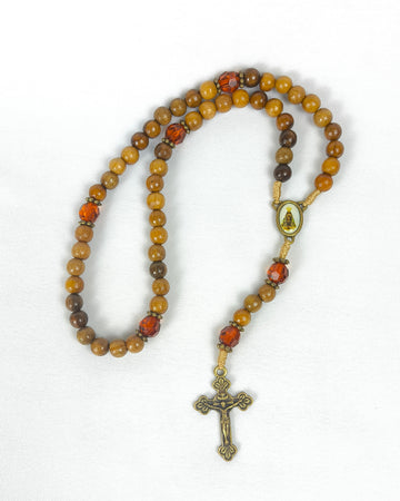 Terço de Nossa Senhora Aparecida em imbuia com Acrílico
