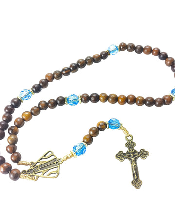 Terço de Nossa Senhora Aparecida imbuia com acrílico azul