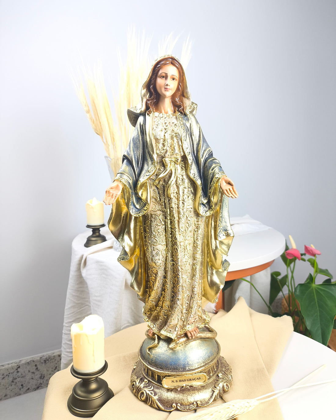 Nossa Senhora das Graças 40cm detalhes dourados