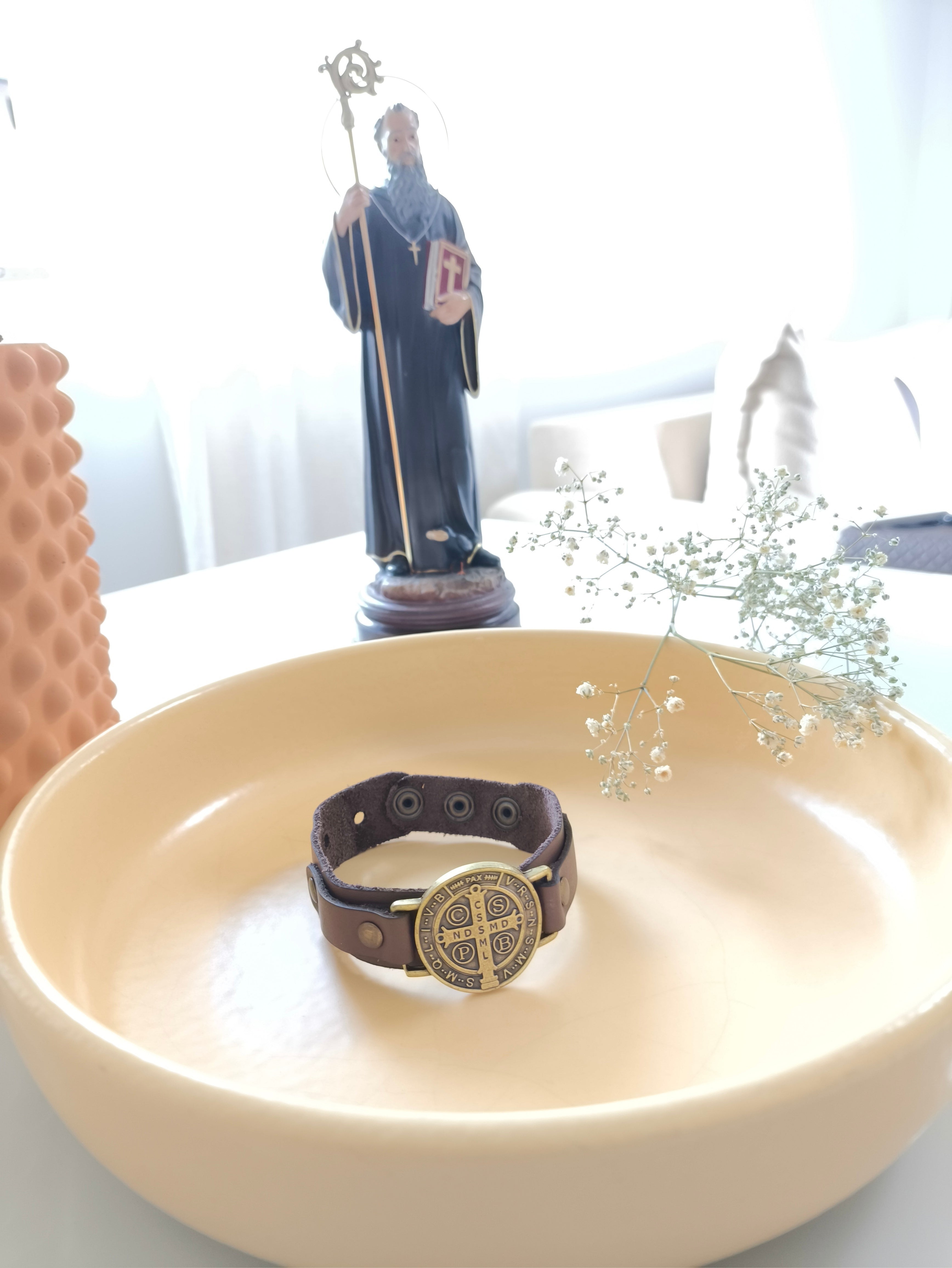 Pulseira em Couro Marrom de São Bento - Ouro Velho