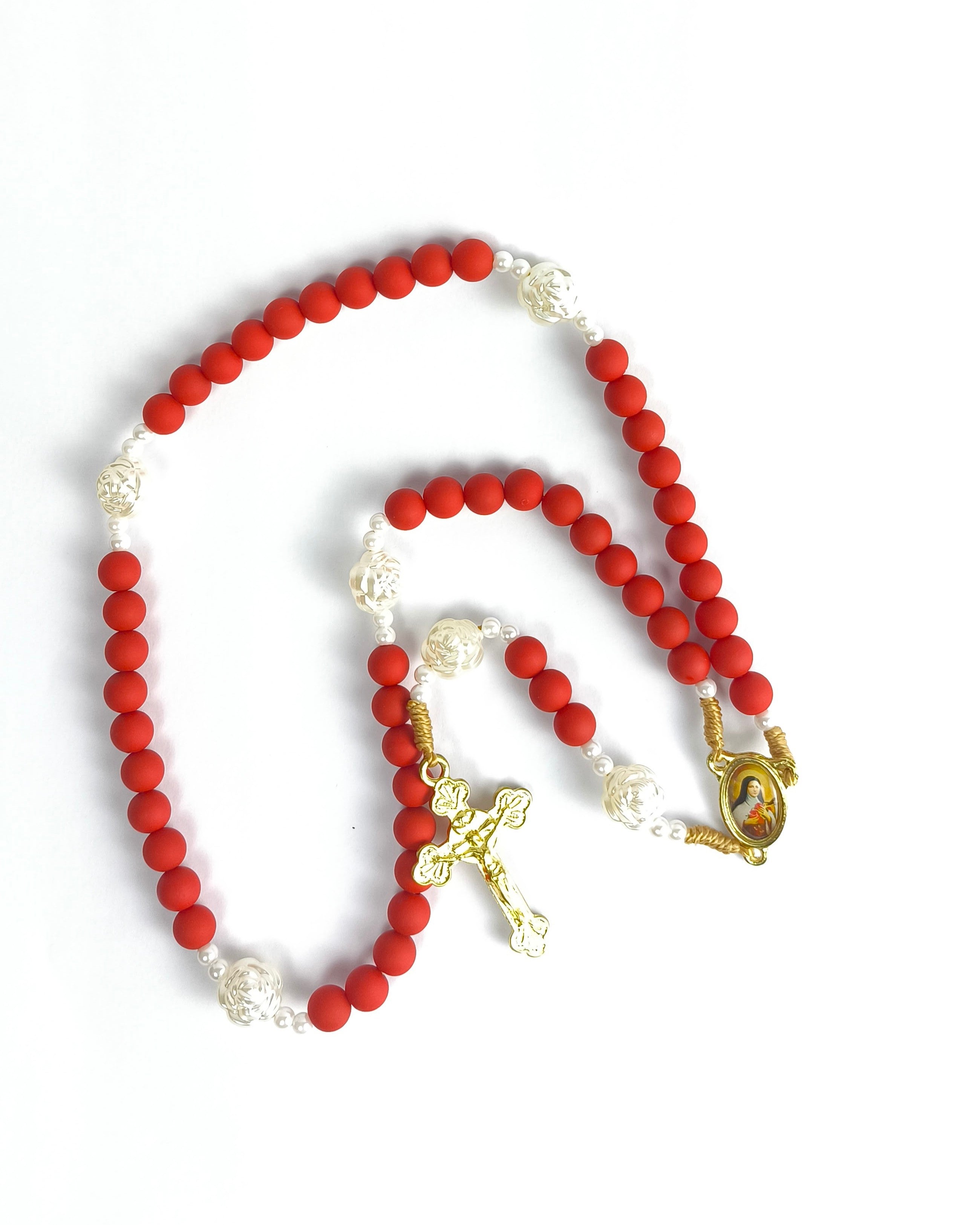 Terço de Santa Terezinha emborrachado vermelho com Folheto Novena das Rosas